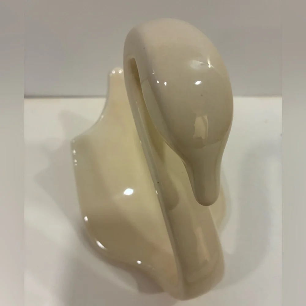 Nova Designs Fine Ceramic Swan Soap Dish/Trinket Dish Cream Color No Chips
